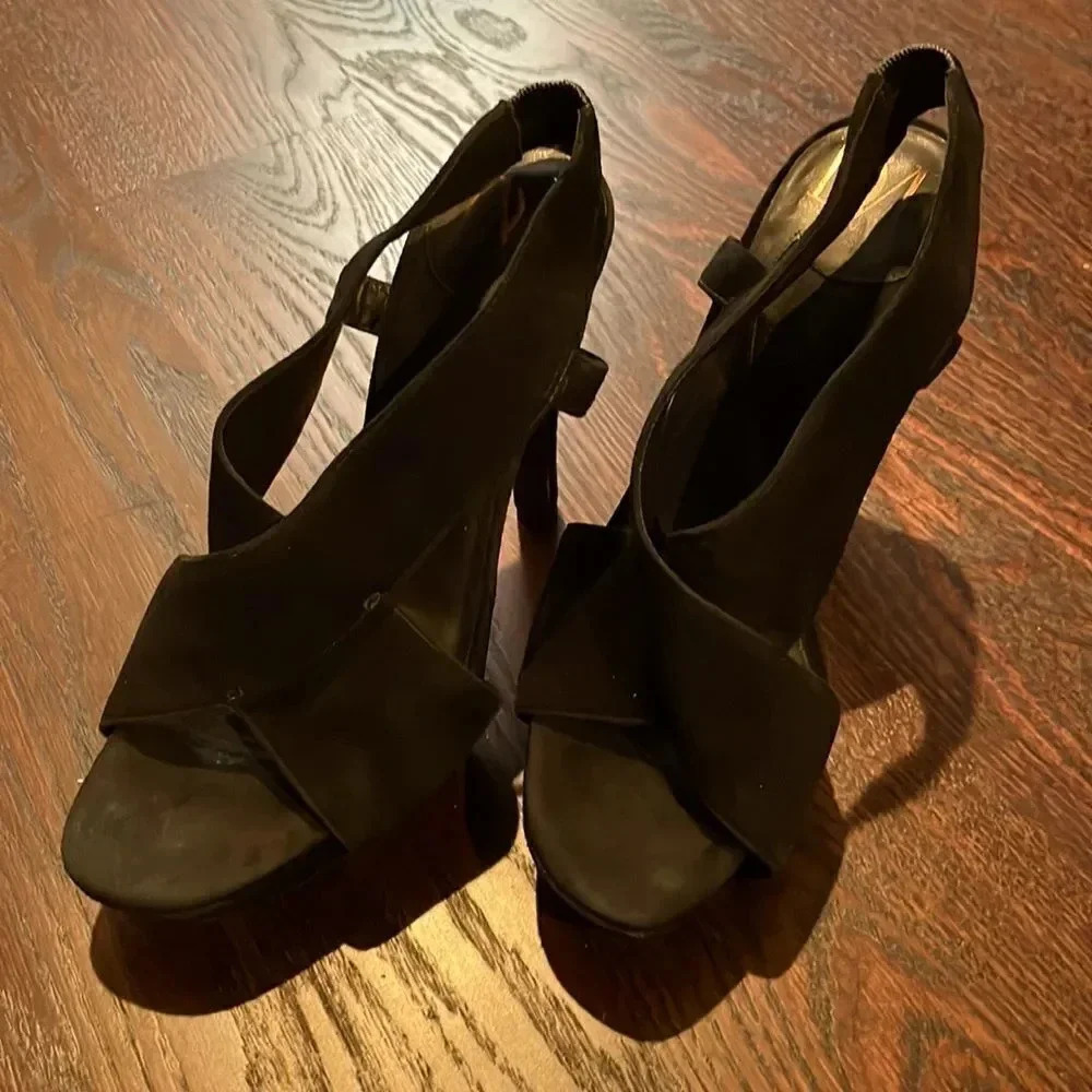 *Final Price* DVF Diane Von Furstenberg Black Heels Size 7 Designer Velvet GUC